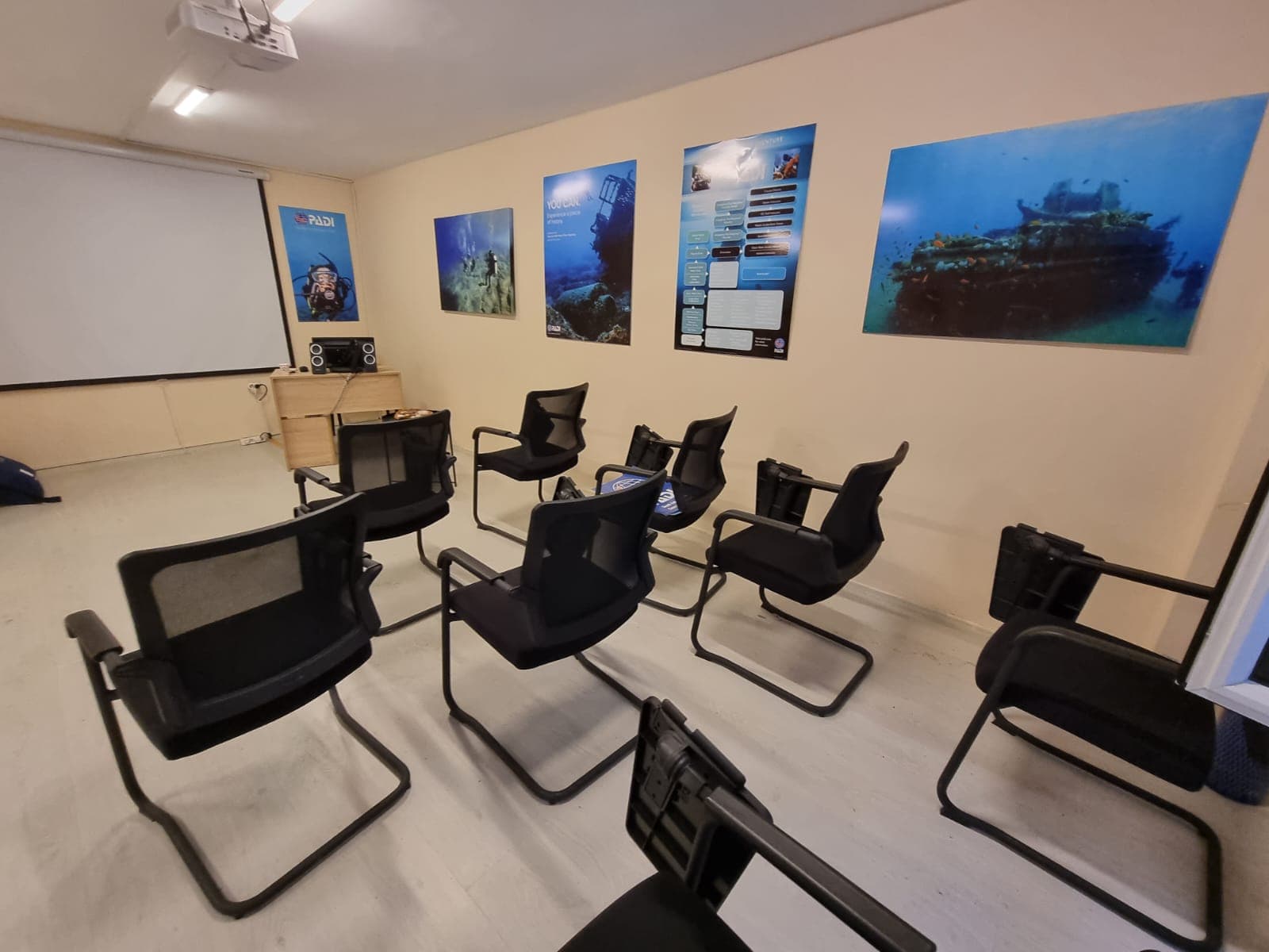 Motif Dive Center
