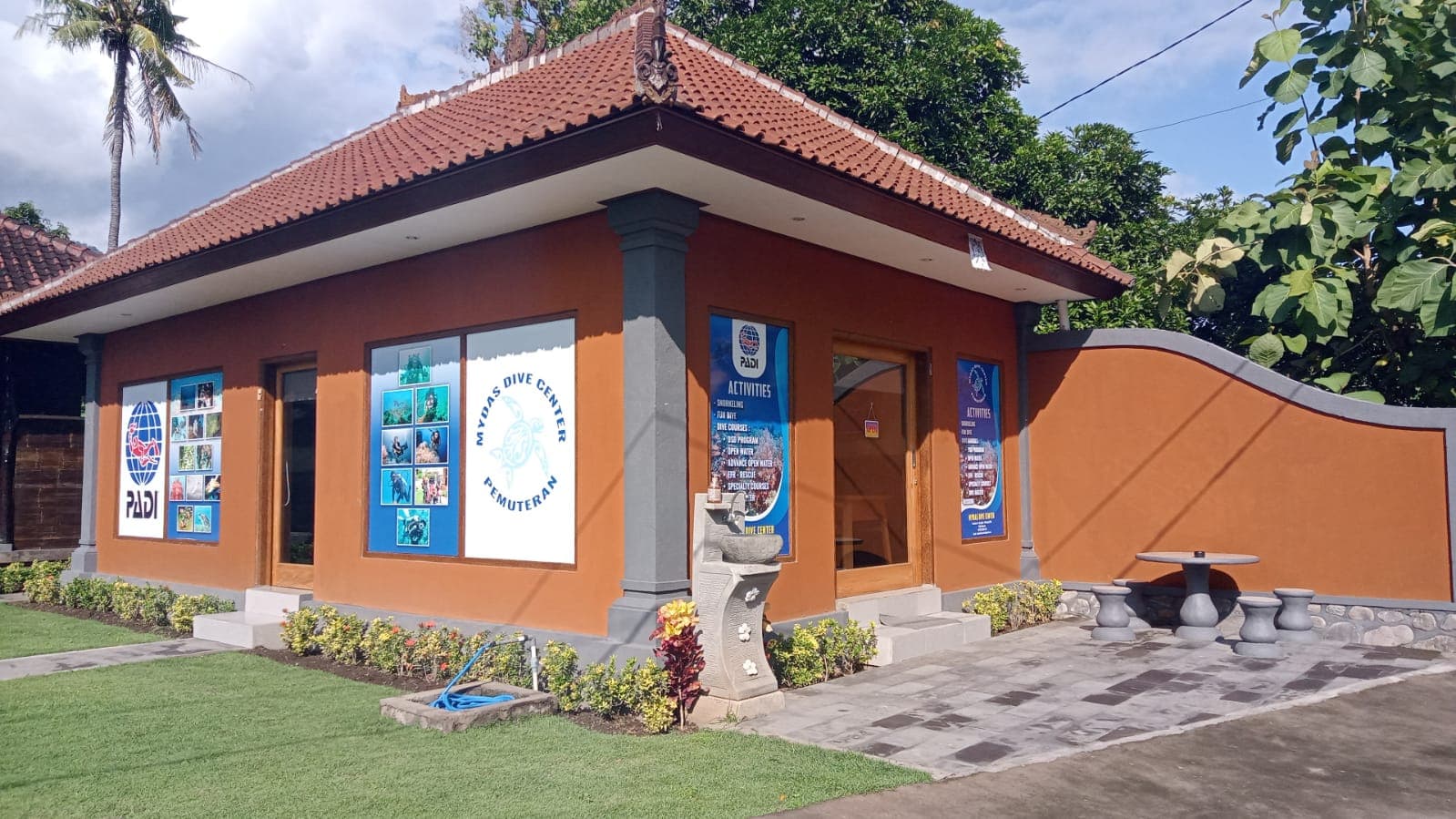 Mydas Dive Center