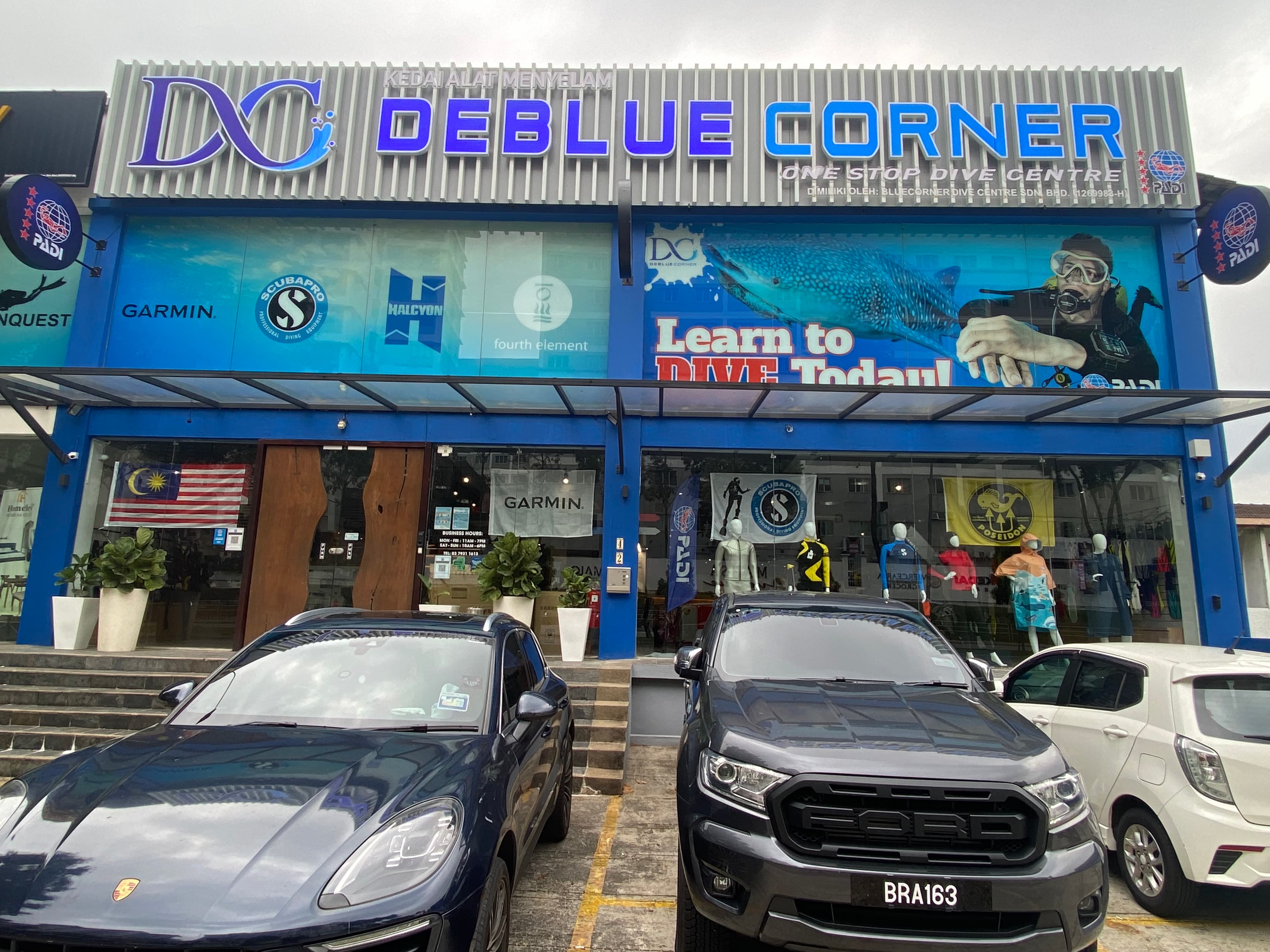 DeBlue Corner